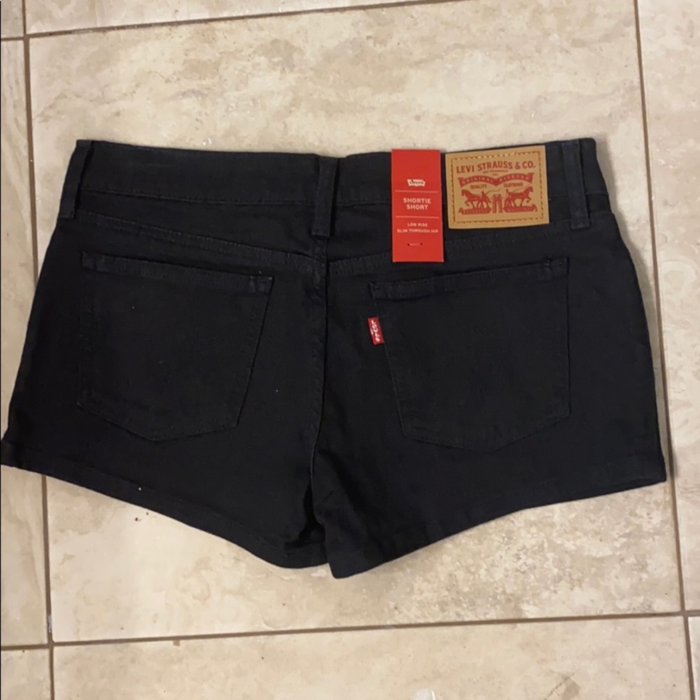 Levi Black Shortie Short size 27
